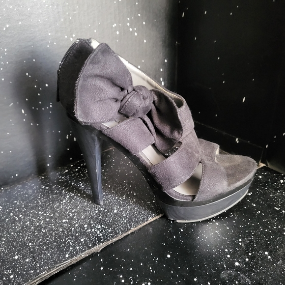 Michael Antonio Strappy Black Platform Heel (8) - Picture 2 of 7